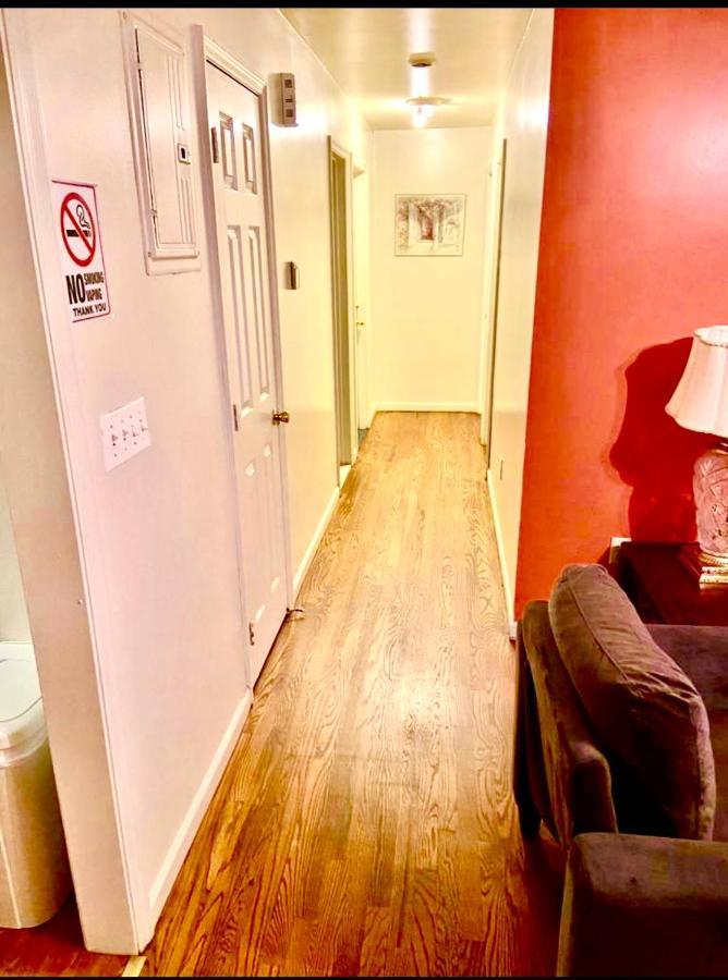Large 3-Bedrooms/2-Bath Apt, One Block To Train New York Exteriör bild