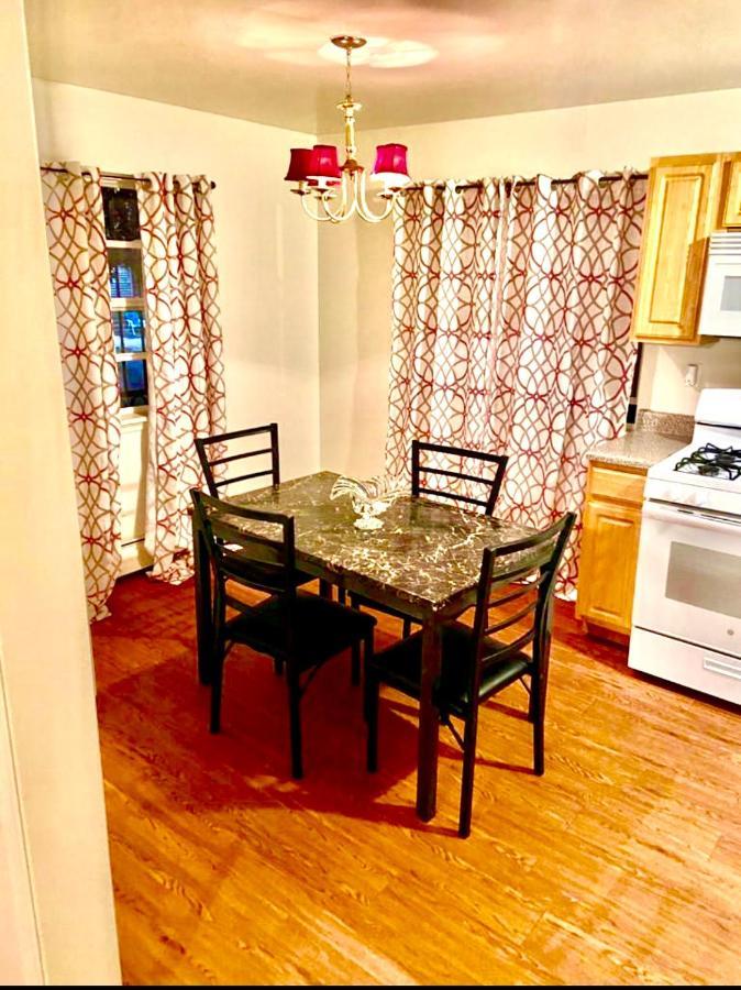 Large 3-Bedrooms/2-Bath Apt, One Block To Train New York Exteriör bild